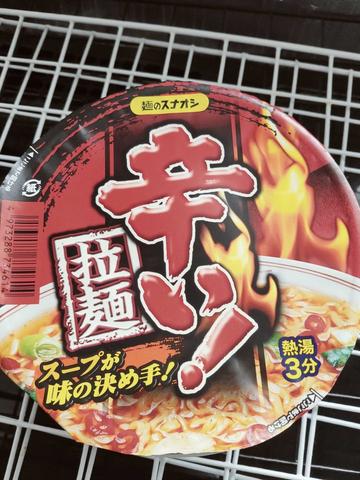 カップ 辛いラーメン