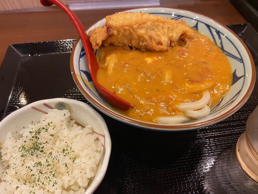 トマたまカレーうどん