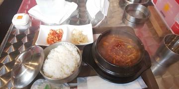 ユッケジャンスープランチ