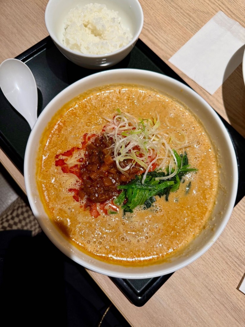 胡麻香る四川風担々麺