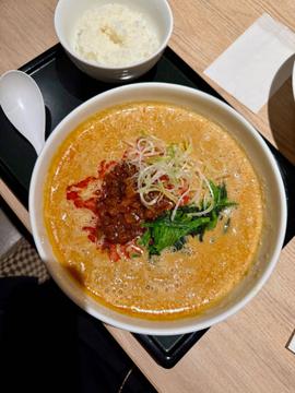 胡麻香る四川風担々麺