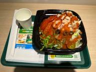 サラダチキンサラダ チリソース上限、えびトッピング