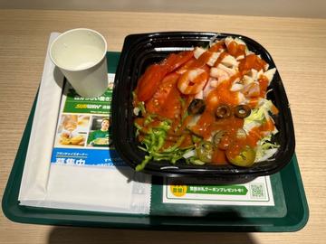サラダチキンサラダ チリソース上限、えびトッピング