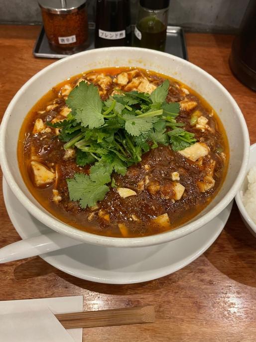 パクチー麻婆麺 辛さ激増し、痺れ激増し
