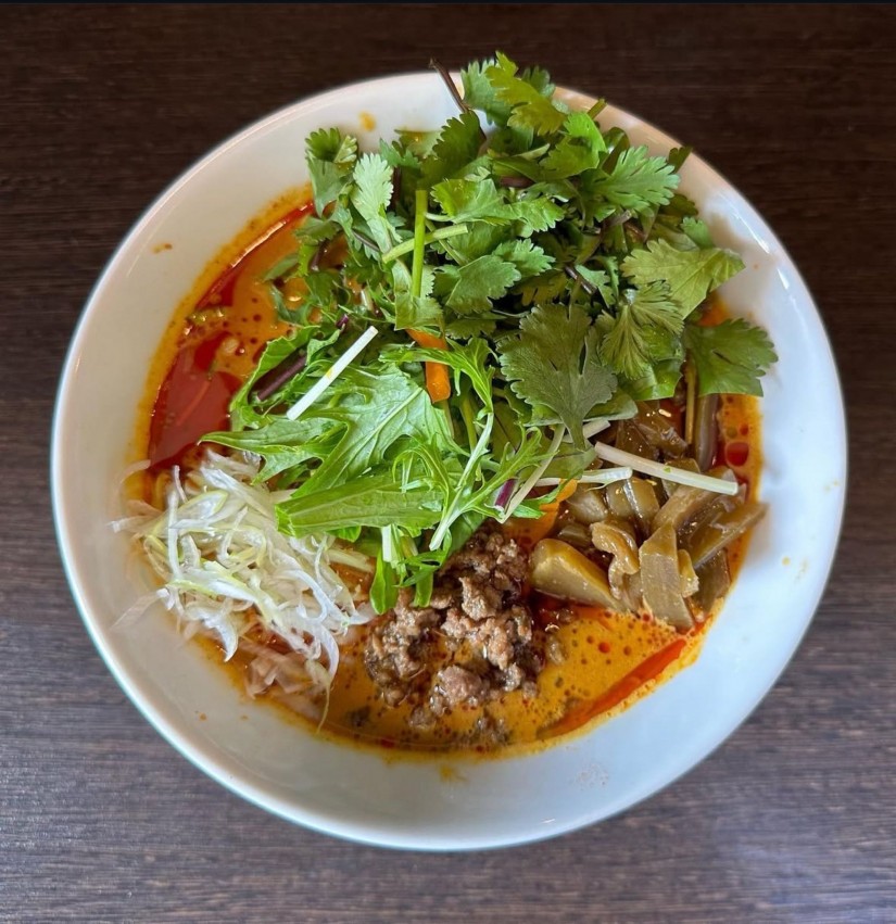 担々麺 黄 10辛パクチー山クラゲ