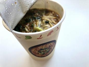 ローソン 全粒粉入りノンフライ麺 コク旨担々麺