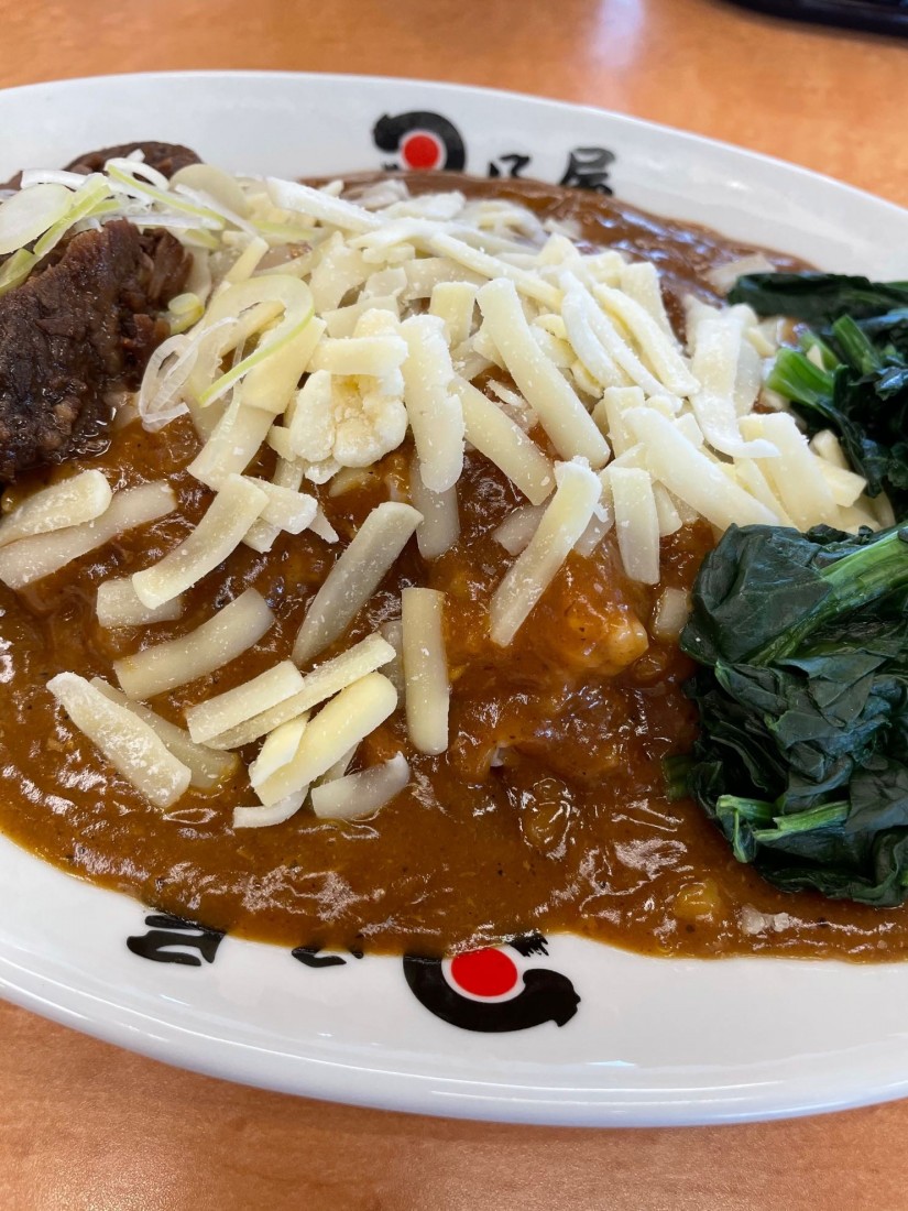 牛すじカレーとチーズとほうれん草 5辛