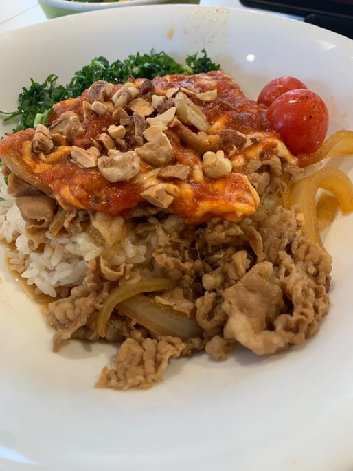 スパイシートマチ牛丼