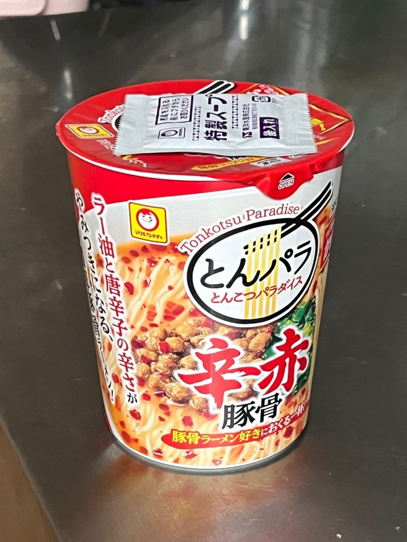 とんこつパラダイス　辛赤豚骨