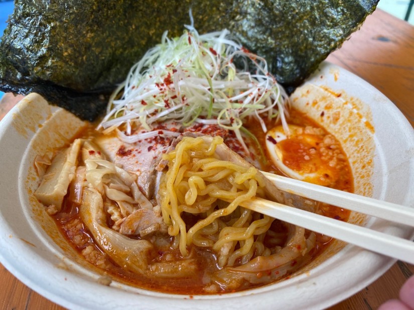 辛さ全開！灼熱RED贅沢乗せ 激辛