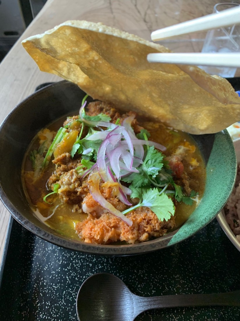 スパイスカレーうどん カツトッピング