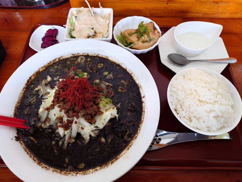 黒胡麻担々麺