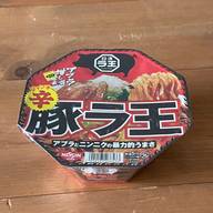 ジャンキー辛 豚ラ王 4