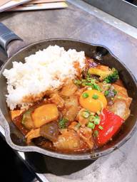 牛すじ煮込みと彩り野菜のカシミール風カレー 5辛