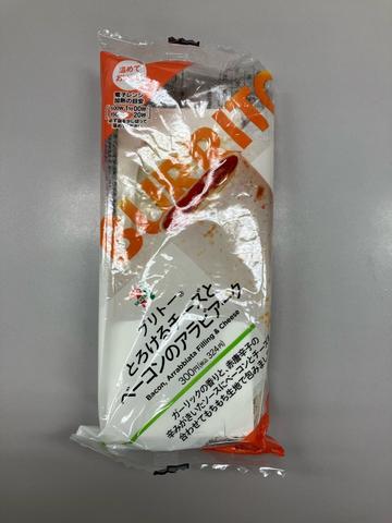 とろけるチーズとベーコンのアラビアータ