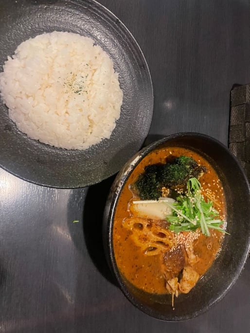 骨つきチキンのスープカレー 3辛