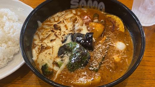 彩り野菜と粗びきウインナーの焦がしチーズカレー・ココナッツスープ 5番