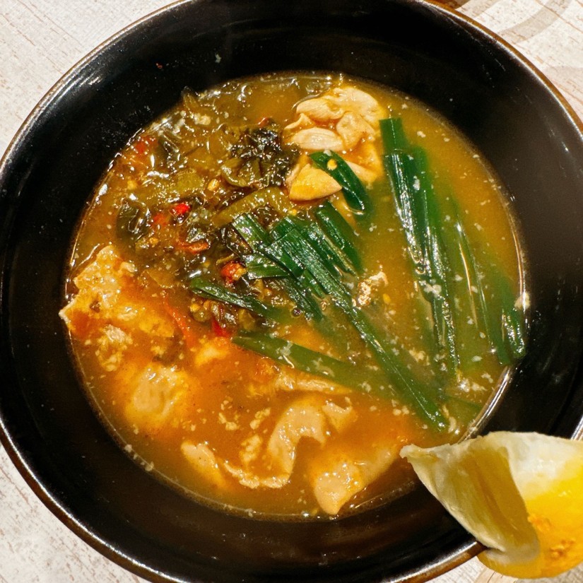 ピリ辛高菜もつ煮