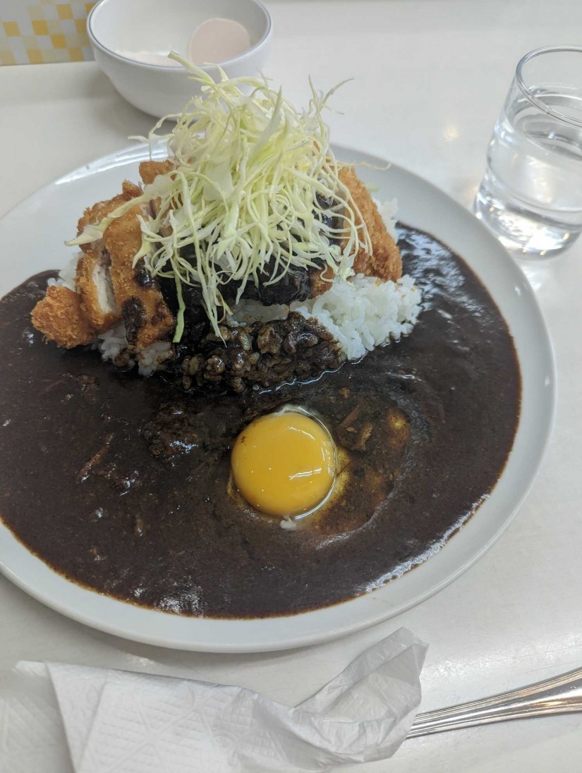 カレーとチキンカツハーフと卵 激辛