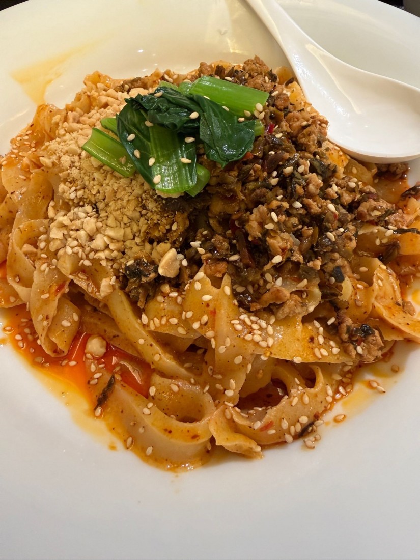 麻辣坦々汁無し刀削麺 中辛