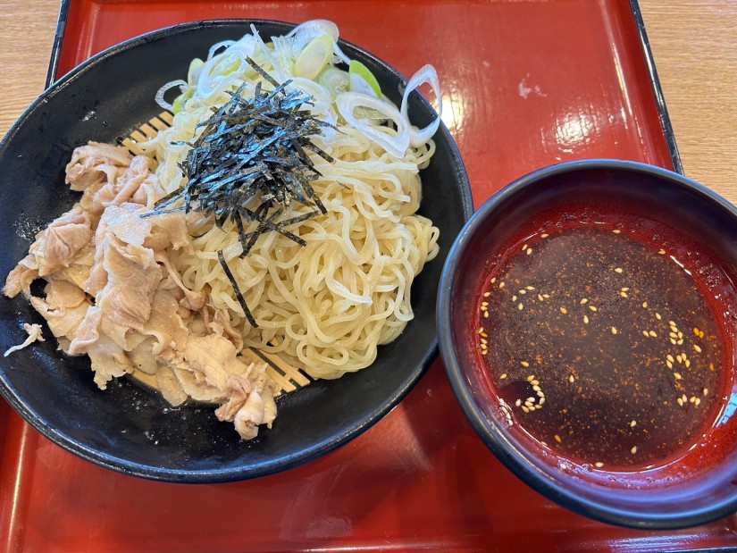 特製香辣油で食す 肉ざるらーめん