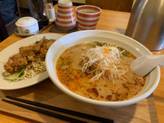 黒ごま坦々麺