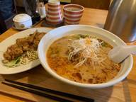 黒ごま坦々麺