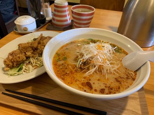 黒ごま坦々麺