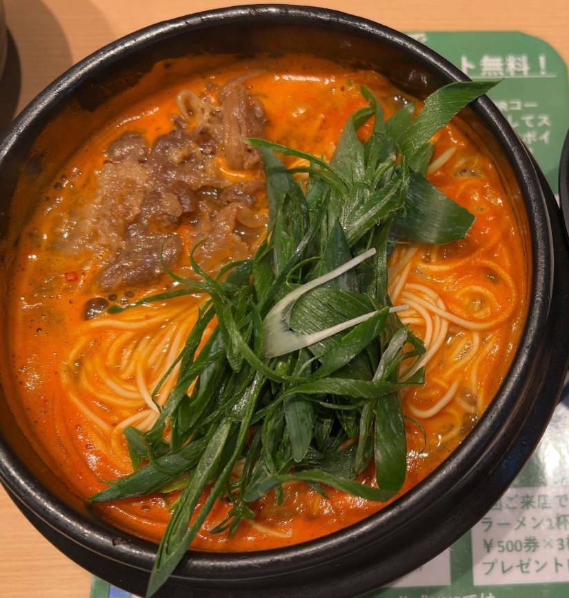 ホルモンカルビラーメン（赤）