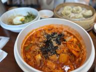 ナクチビビンククス(テナガダコ炒めカルグクス)