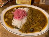 きのことチキンのあいがけカレー。