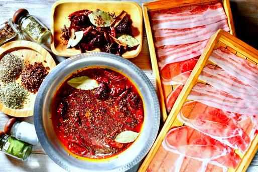 美肌麻辣コラーゲン鍋 辛３、痺３