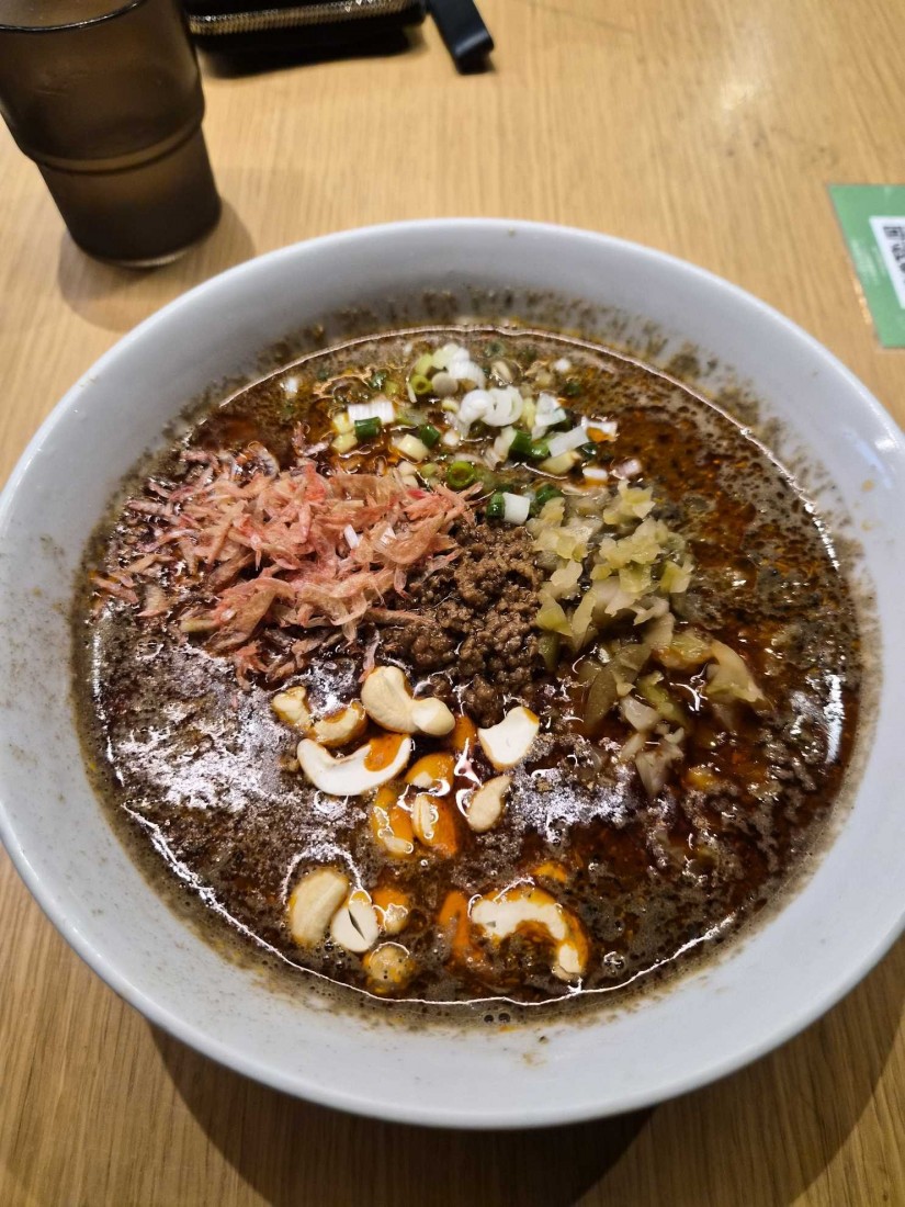 黒胡麻担々麺 4辛 痺れ2