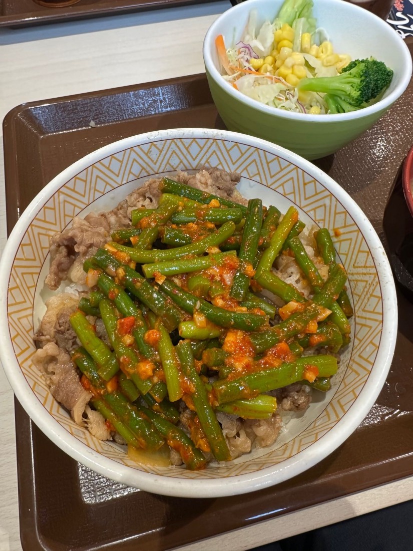 ニンニクの芽牛丼