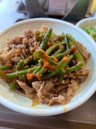 ニンニクの芽牛丼