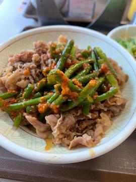 ニンニクの芽牛丼