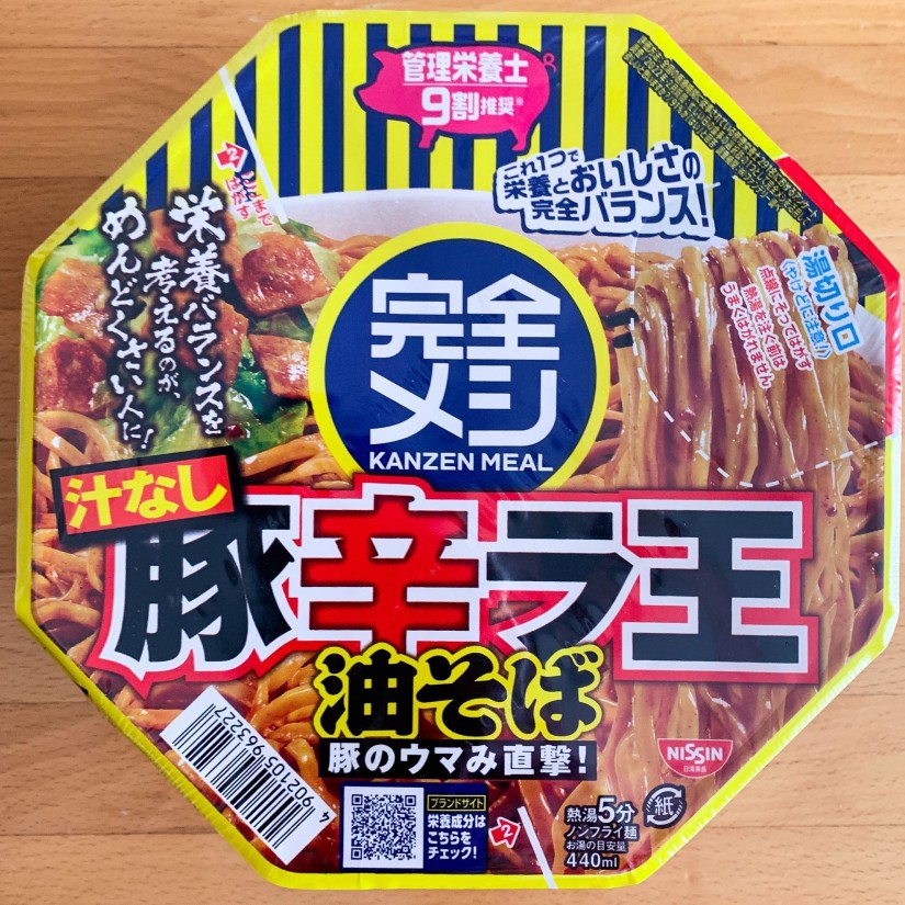 完全メシ 汁なし豚辛ラ王 油そば