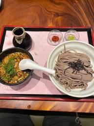 辛い肉つけ蕎麦