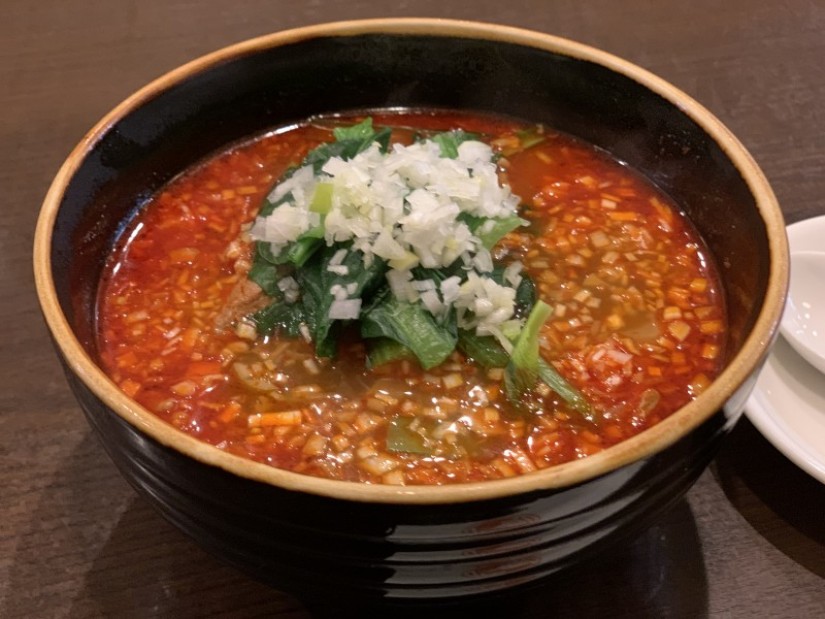 四川排骨麺　スペアリブの辛い麺