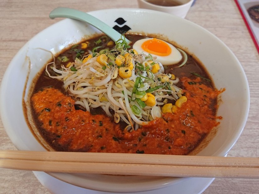 辛とろろ黒味噌らーめん