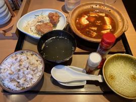 四川麻婆豆腐とから揚げの定食
