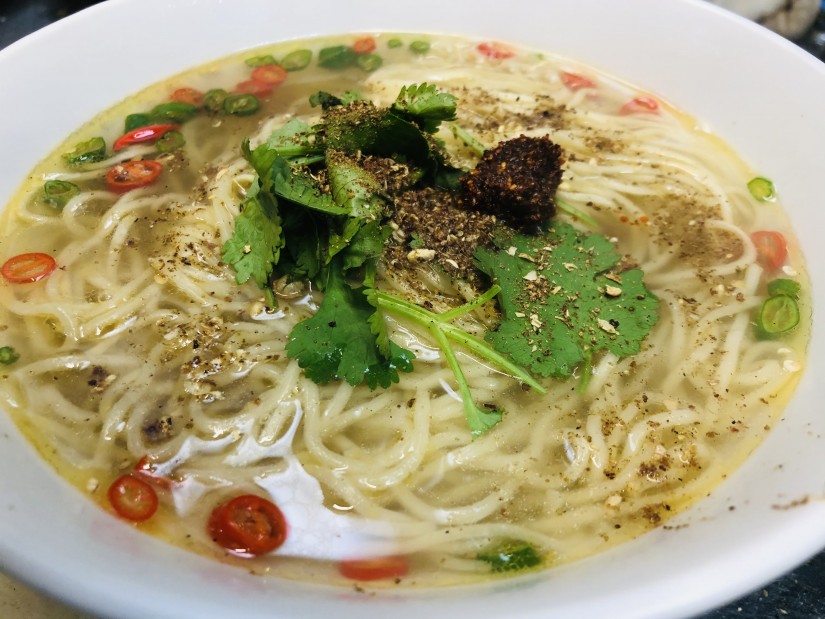 赤くない麻辣湯麺