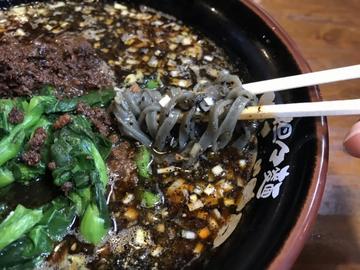 黒の坦々麺 カラカラ
