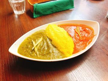 2種類のカレーライス バターチキンとほうれん草チキン 大辛