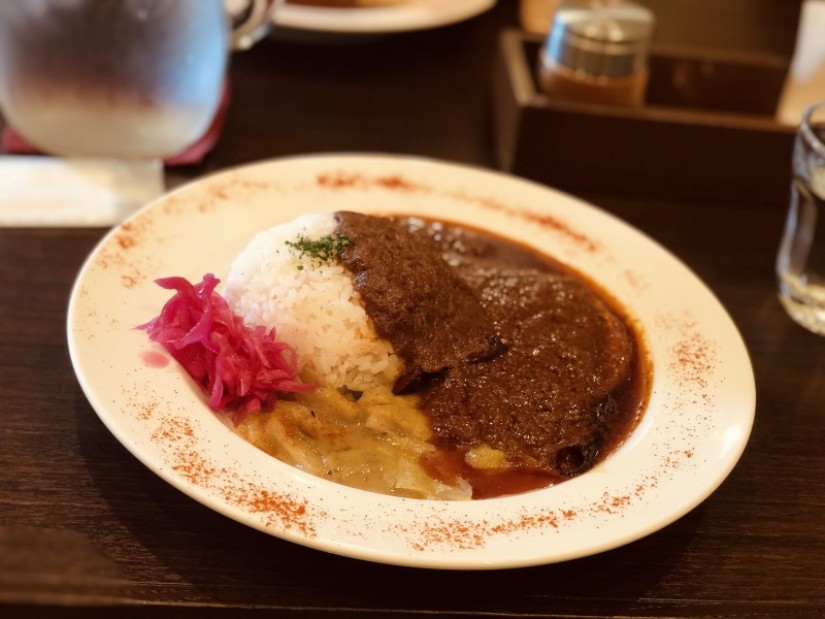 豚バラカレーとキャベツクリームカレーのあいがけ 超辛の上の超〜〜辛