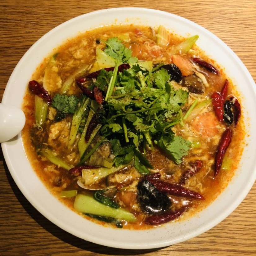 豆腐、海老、炒り卵の酸辣湯麺