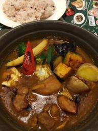 札幌名物！チキンとごろごろ野菜のスープカレー