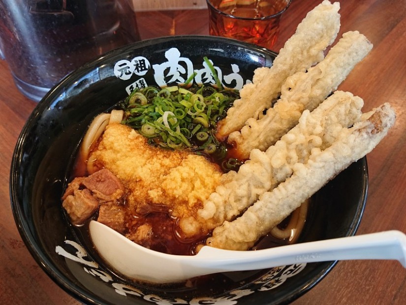 肉ごぼう天うどん ショウガメガ盛り＋デンジャー唐辛子山盛り二杯
