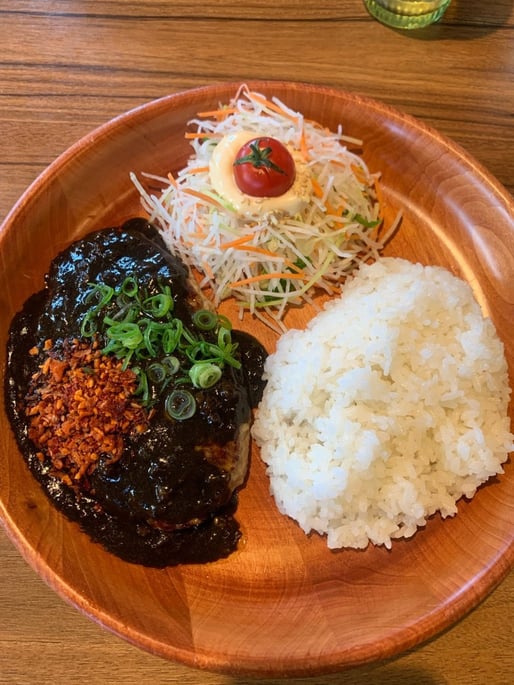 にんにく七味の黒麻辣バーグディッシュ