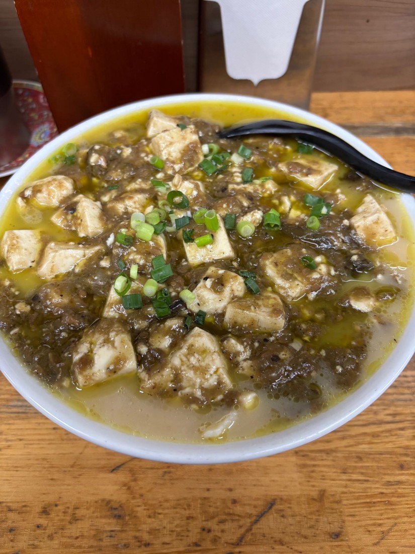 緑麻婆刀削麺(汁有)